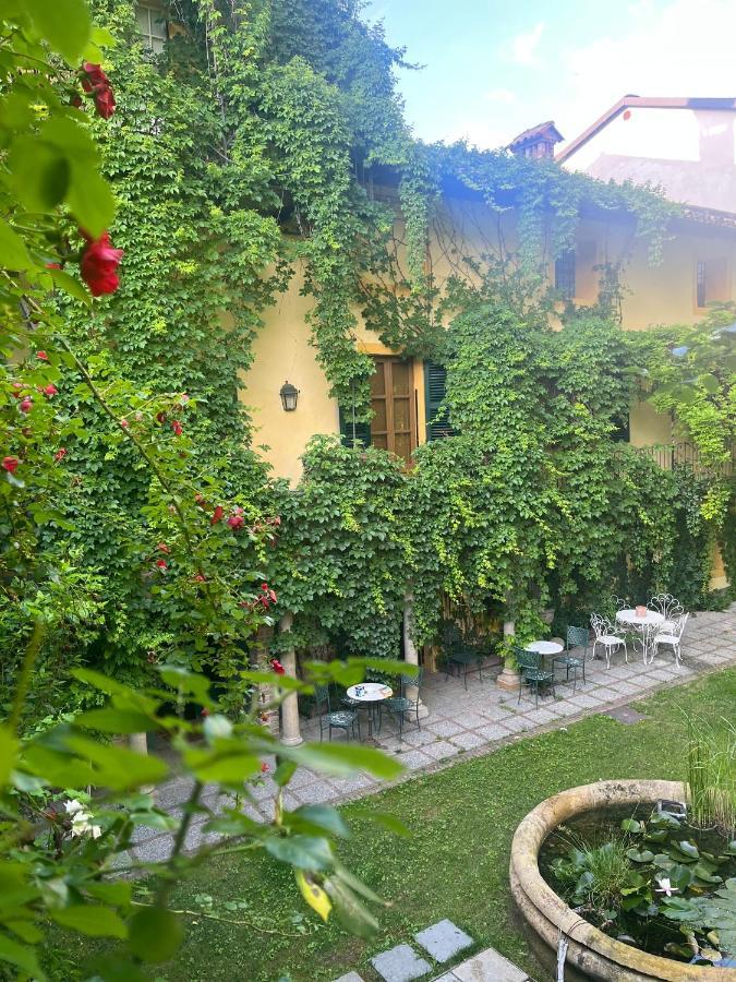 Palazzo Sismonda Bed & Breakfast Corneliano d'Alba Exterior photo