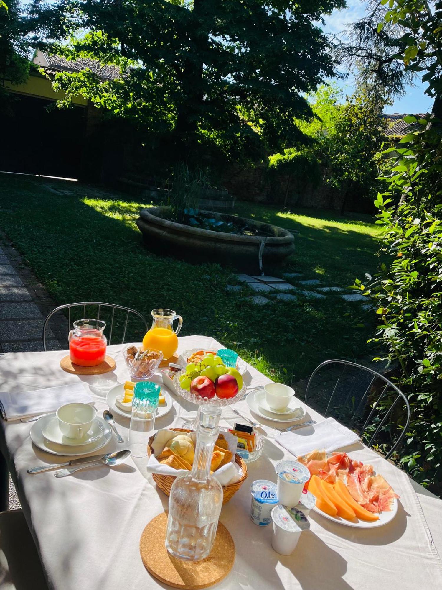 Palazzo Sismonda Bed & Breakfast Corneliano d'Alba Exterior photo