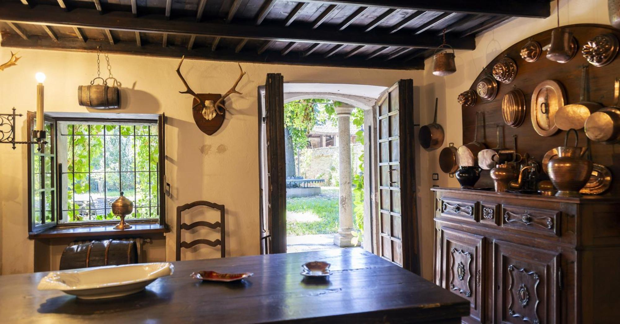 Palazzo Sismonda Bed & Breakfast Corneliano d'Alba Exterior photo