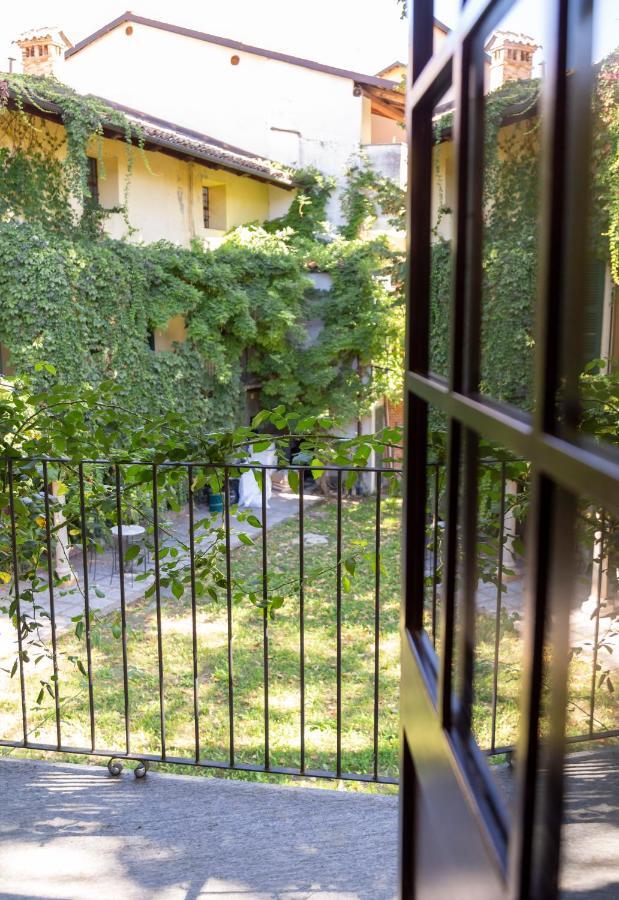 Palazzo Sismonda Bed & Breakfast Corneliano d'Alba Exterior photo