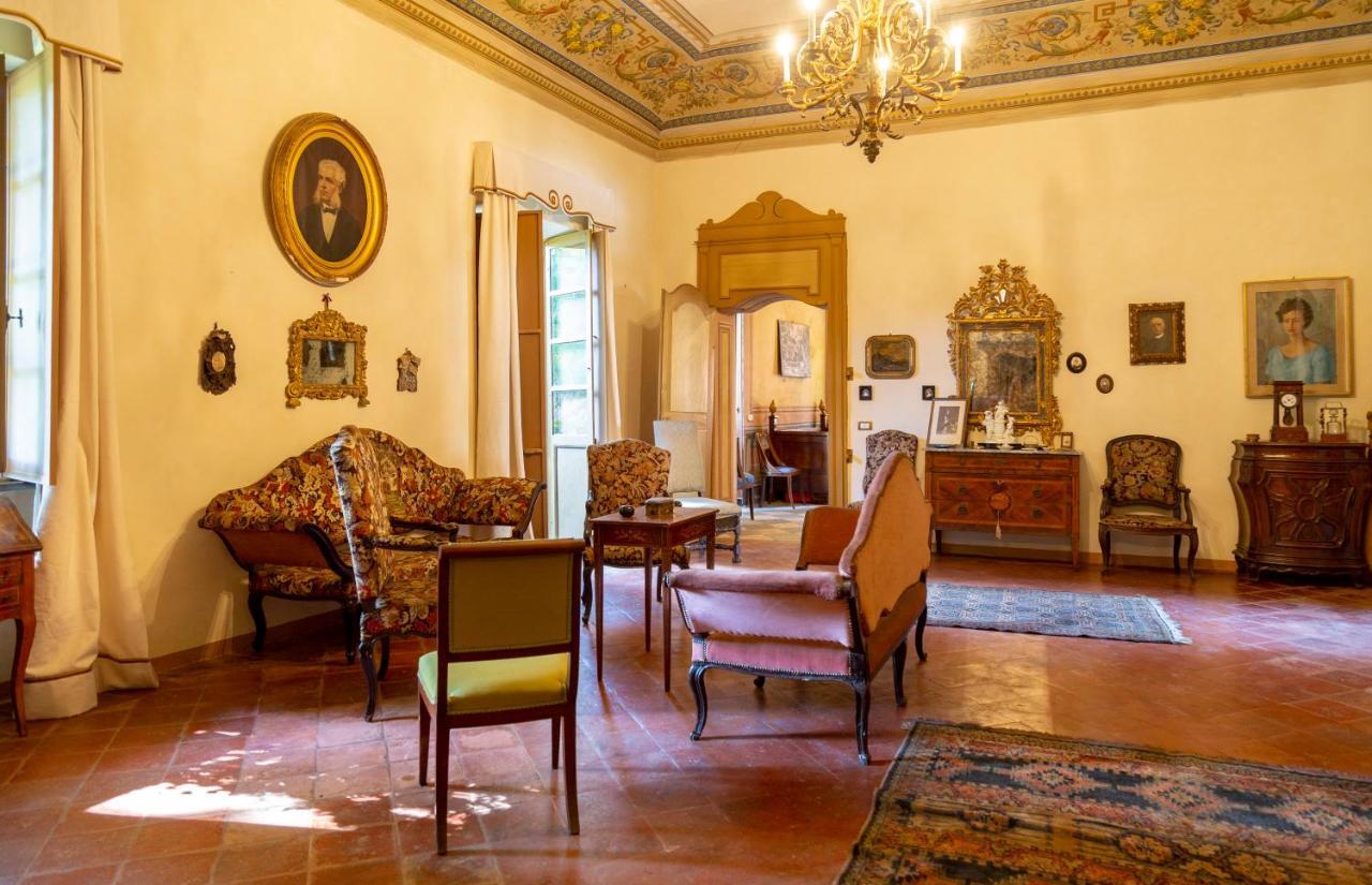 Palazzo Sismonda Bed & Breakfast Corneliano d'Alba Exterior photo