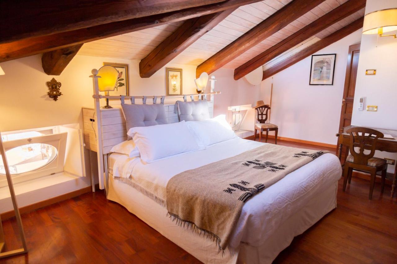 Palazzo Sismonda Bed & Breakfast Corneliano d'Alba Exterior photo